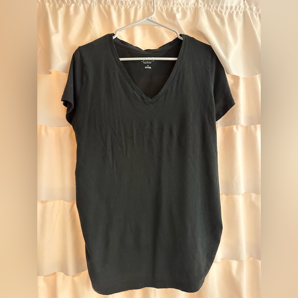 Black maternity tee